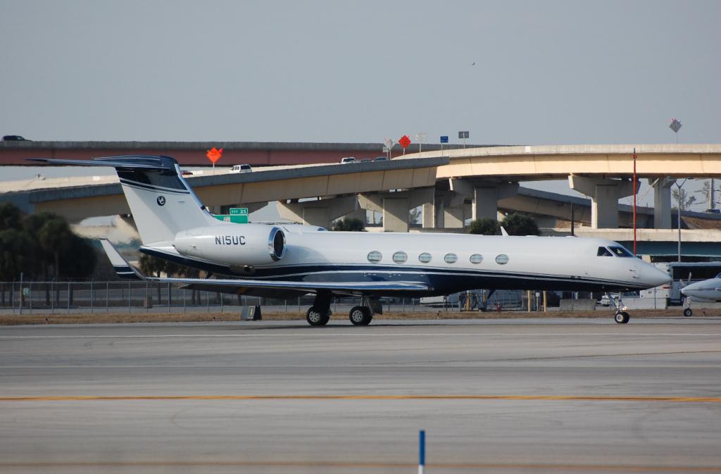 Photo of aircraft N15UC operated by 771 JT LLC-United Company
