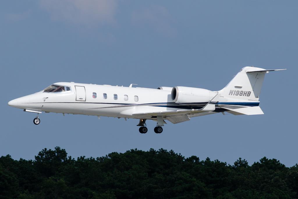 Photo of aircraft N198HB operated by United Furniture Equipment Rental Inc