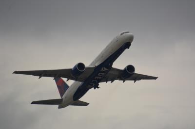 Photo of aircraft N676DL operated by Delta Air Lines