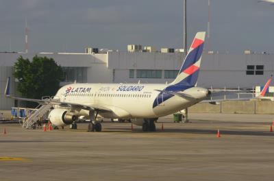 Photo of aircraft CC-BFL operated by LATAM Airlines Chile