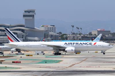 Photo of aircraft F-GSQJ operated by Air France