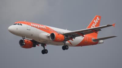 Image of aircraft registration G-EZDZ - A A319-111 operated by Easyjet