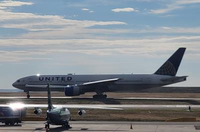 Photo of aircraft N215UA operated by United Airlines