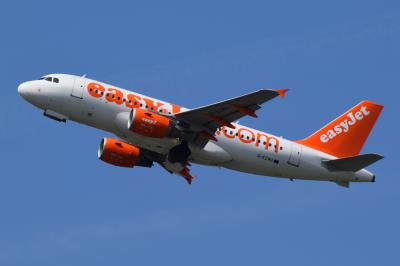 Photo of aircraft G-EZAU operated by easyJet