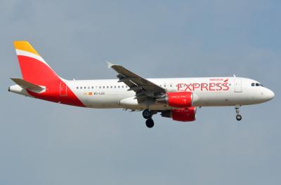 Photo of aircraft EC-LUS operated by Iberia Express