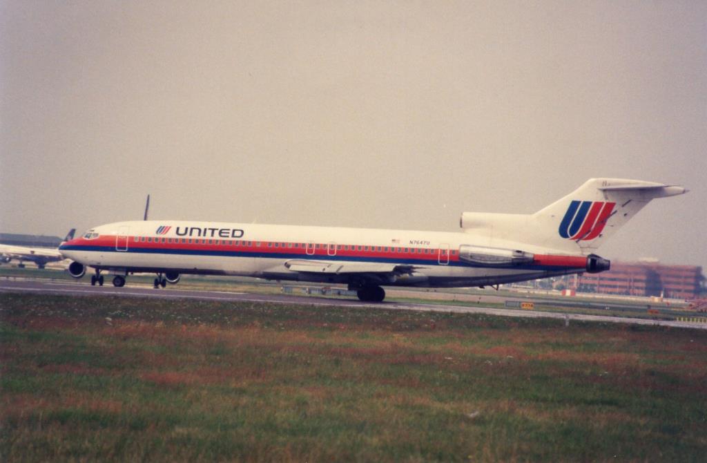 Photo of aircraft N7647U operated by United Airlines