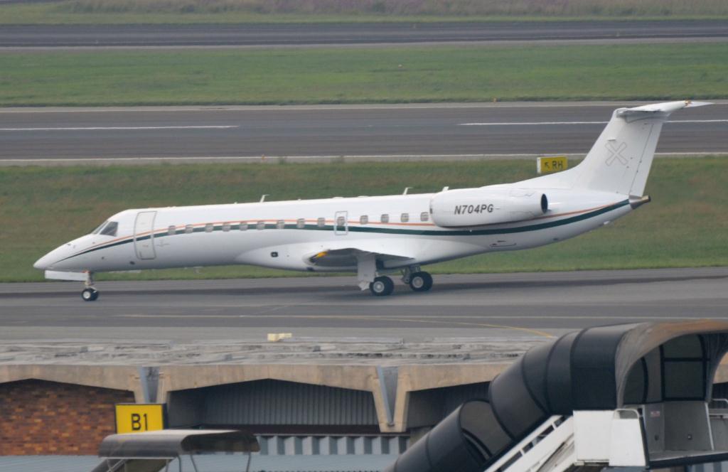 Photo of aircraft N704PG operated by American Eagle