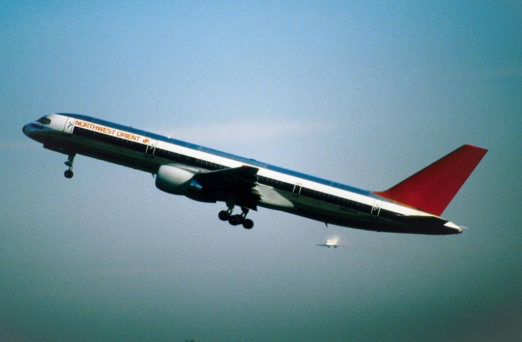Photo of aircraft N504US operated by Northwest Airlines