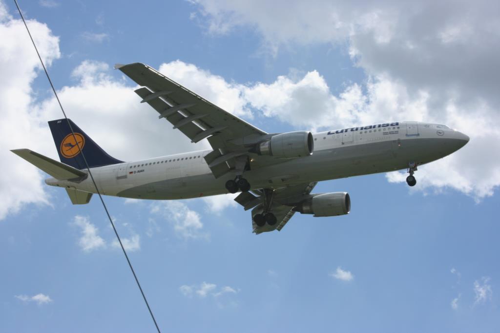 Photo of aircraft D-AIAH operated by Lufthansa