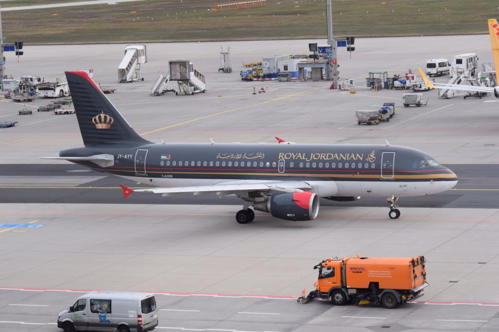 Photo of aircraft JY-AYY operated by Royal Jordanian
