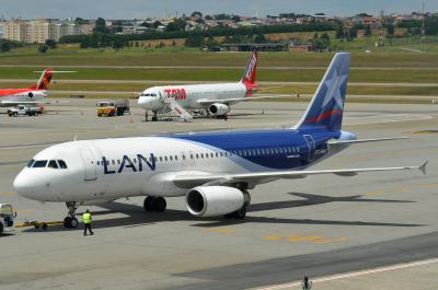 Photo of aircraft CC-BAH operated by LAN Airlines