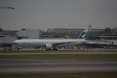 Image of aircraft registration B-KQA - A 777-367(ER) operated by Cathay Pacific Airways
