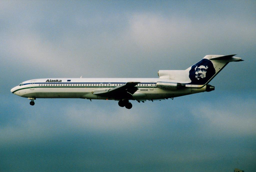 Photo of aircraft N322AS operated by Alaska Airlines