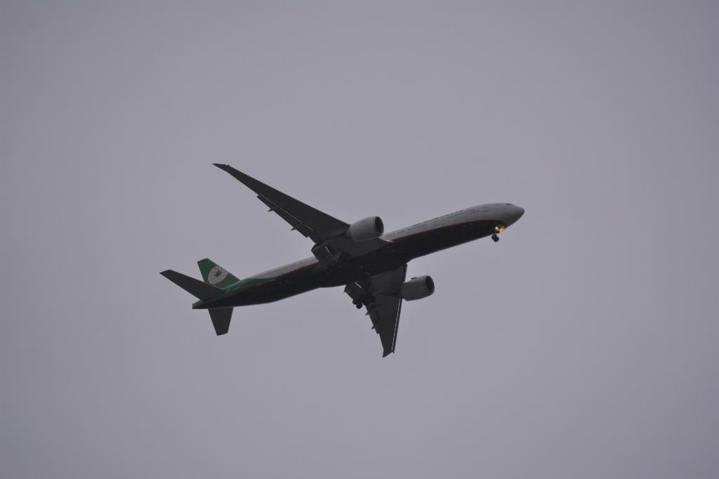 Photo of aircraft B-16735 operated by EVA Air