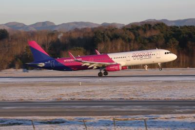 Photo of aircraft HA-LXZ operated by Wizz Air