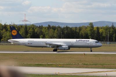 Image of aircraft registration D-AIRS - A A321-131 operated by Lufthansa