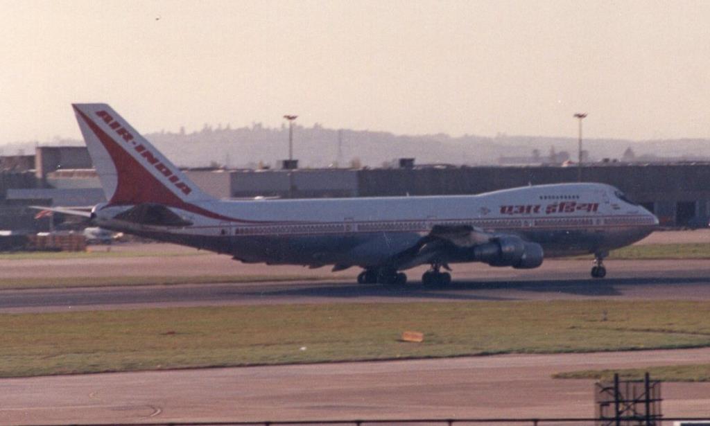 Photo of aircraft VT-EFU operated by Air India