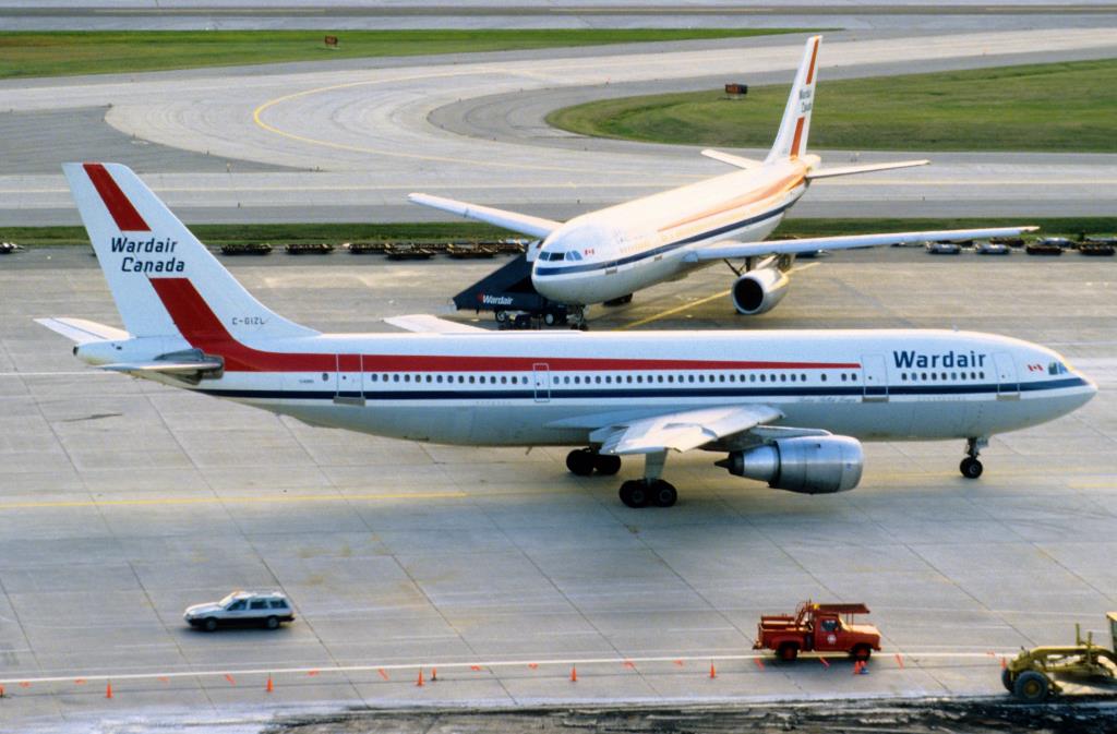 Photo of aircraft C-GIZL operated by Wardair Canada
