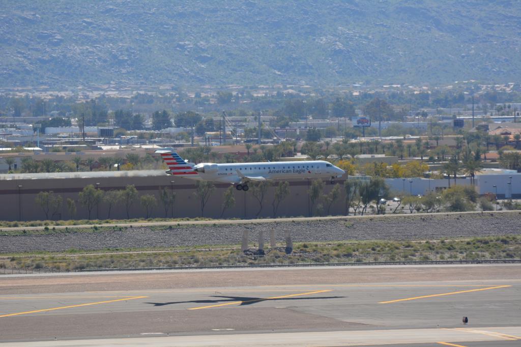 Photo of aircraft N742SK operated by United Express