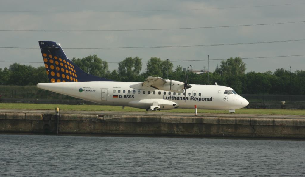 Photo of aircraft D-BSSS operated by Contact Air