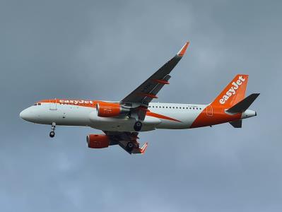 Photo of aircraft G-EZRZ operated by easyJet