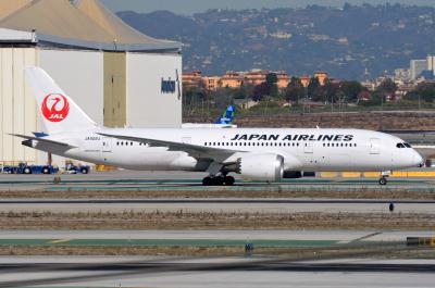 Photo of aircraft JA828J operated by Japan Airlines