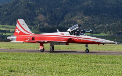 Photo of aircraft J-3087 operated by Swiss Air Force