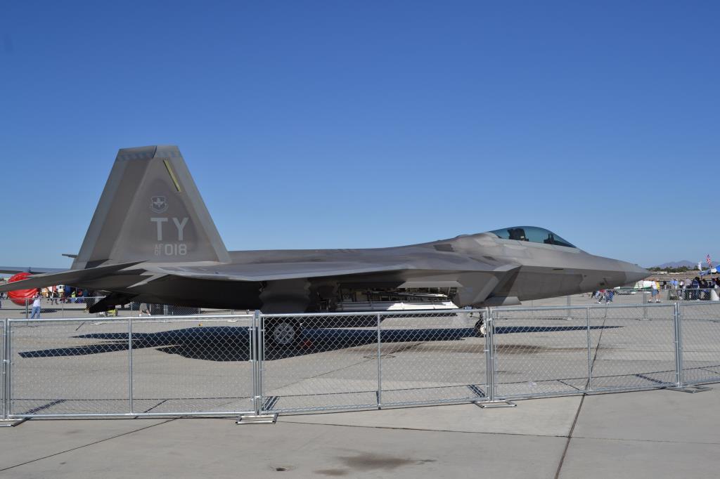 Photo of aircraft 01-4018 operated by United States Air Force