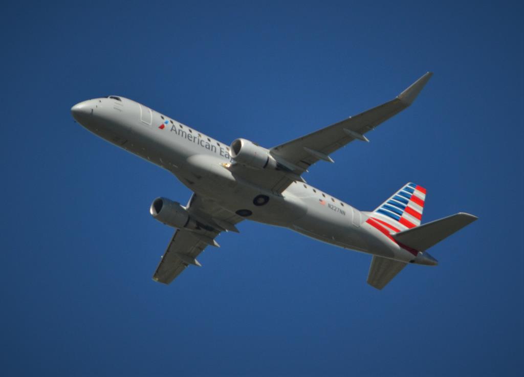 Photo of aircraft N227NN operated by American Eagle