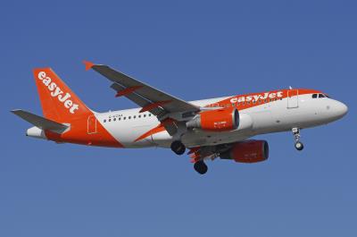 Image of aircraft registration G-EZAX - A A319-111 operated by easyJet