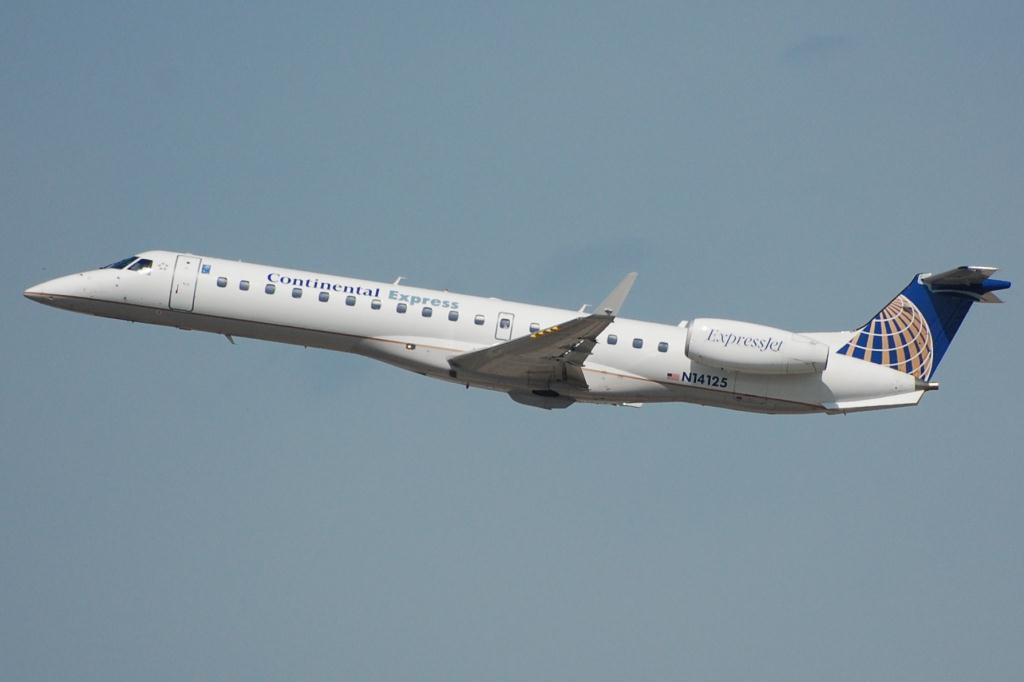 Photo of aircraft N14125 operated by ExpressJet Airlines
