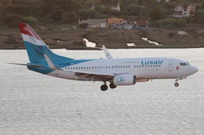 Luxair Boeing 737-7C9 LX-LGQ Chateau de Berg LUX 28-12-11