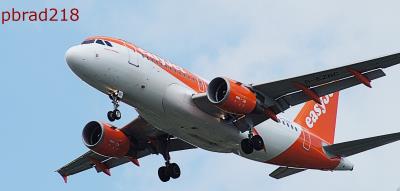 Image of aircraft registration G-EZBC - A A319-111 operated by easyJet