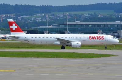 Photo of aircraft HB-IOL operated by Swiss