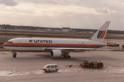 Image of aircraft registration N609UA - A 767-222(ER) operated by United Airlines