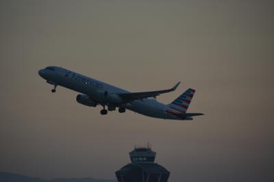 Photo of aircraft N991AU operated by American Airlines