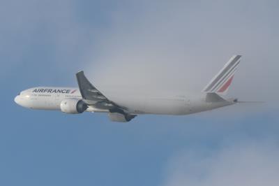 Image of aircraft registration F-GZND - A 777-328(ER) operated by Air France