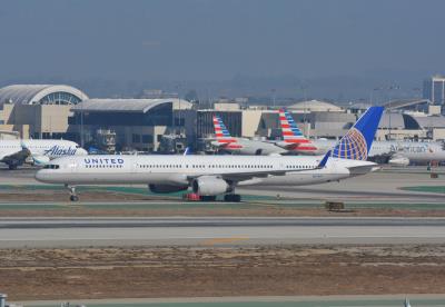 Photo of aircraft N57864 operated by United Airlines