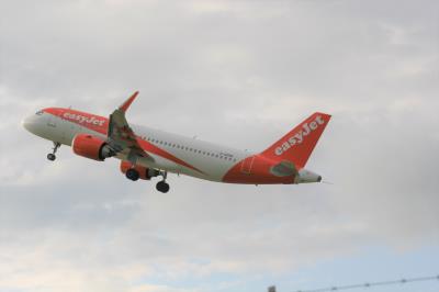 Photo of aircraft G-UZHN operated by easyJet