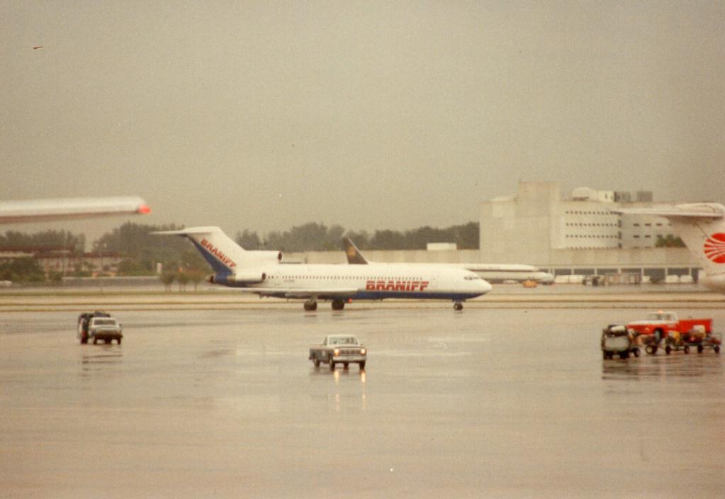 Photo of aircraft N453BN operated by Braniff International Airways