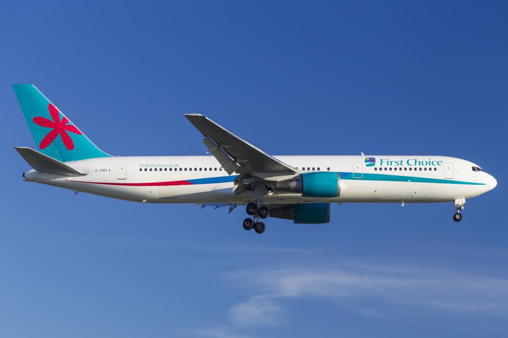 Photo of aircraft G-DBLA operated by Thomson Airways