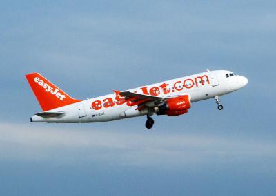 Photo of aircraft G-EZIZ operated by easyJet