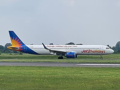 Photo of aircraft G-SUNB operated by Jet2