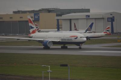 Image of aircraft registration G-YMMT - A 777-236(ER) operated by British Airways
