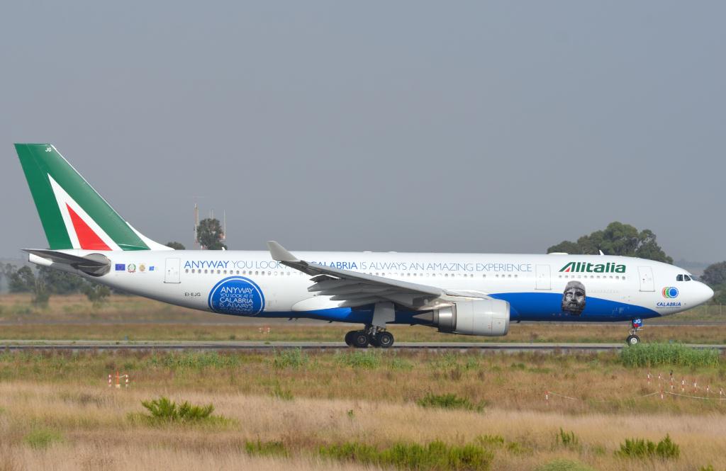 Photo of aircraft EI-EJG operated by Alitalia