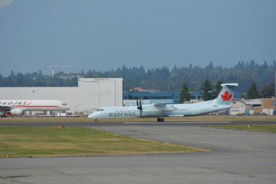 Photo of aircraft C-GJZN operated by Air Canada Express