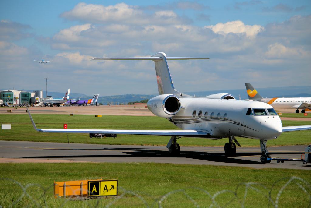 Photo of aircraft B-KHK operated by Metrojet Ltd