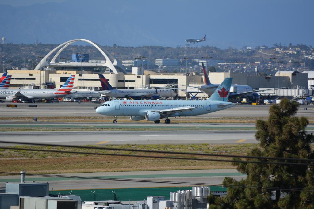 Photo of aircraft C-FTJR operated by Air Canada