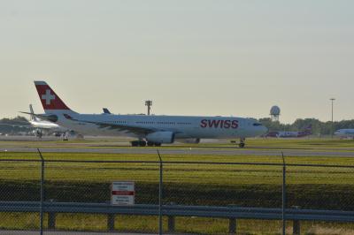 Photo of aircraft HB-JHI operated by Swiss