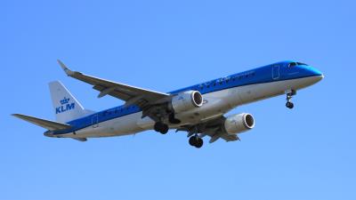 Photo of aircraft PH-EZR operated by KLM Cityhopper